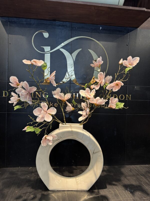 Magnolia arrangement - Image 2